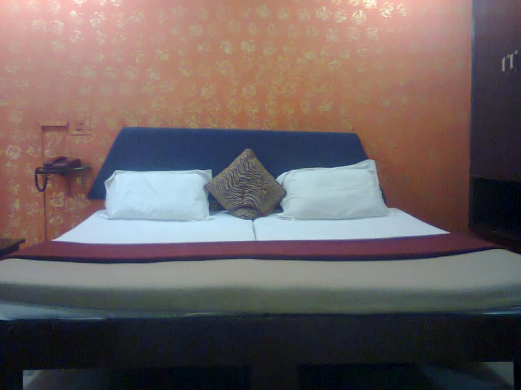 Aditya Palace Agra  Room photo